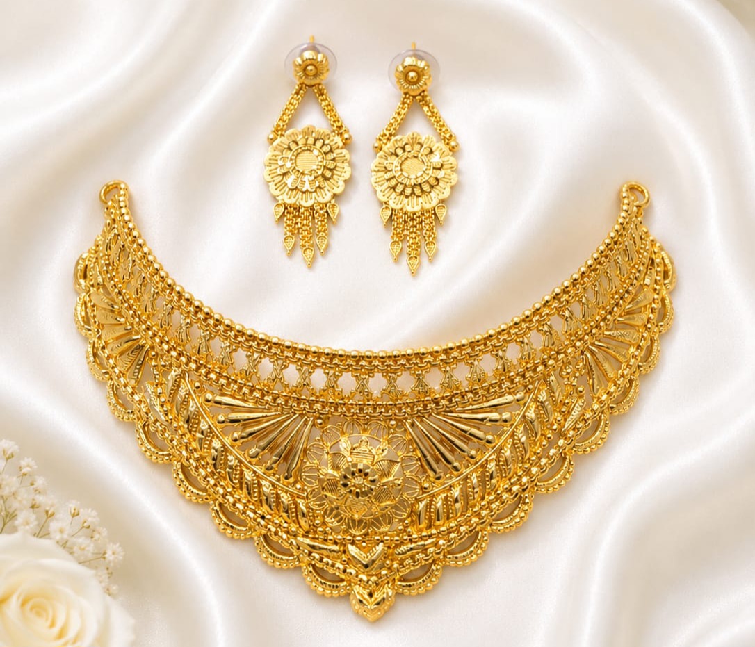 Filigree gold-plated necklace with floral drop earrings